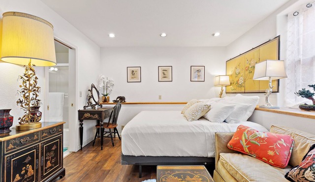 Cute Studio with Private Bathroom in a Safe neighborhood in Castro Valley