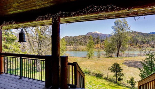 Deck, Grill & River Access: California Escape! in Weaverville