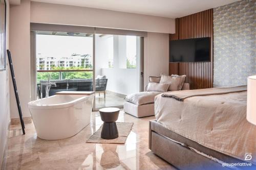Deluxe 2B Marine View with Private Beach