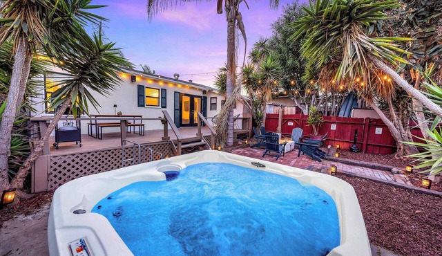 Designer Oasis with Hot Tub, Firepit, BBQ, Sleeps 6 in San Diego