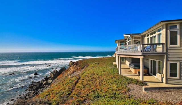 Dillon Beach~5-Star~Pacific Horizon~Hot Tub~Solar~WiFi~Summer Fun! ~Sea Glass in Dillon Beach