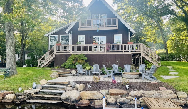 Direct waterfront Lake House, stunning views Sleeps 8 on a private PENINSULA! in Sturbridge