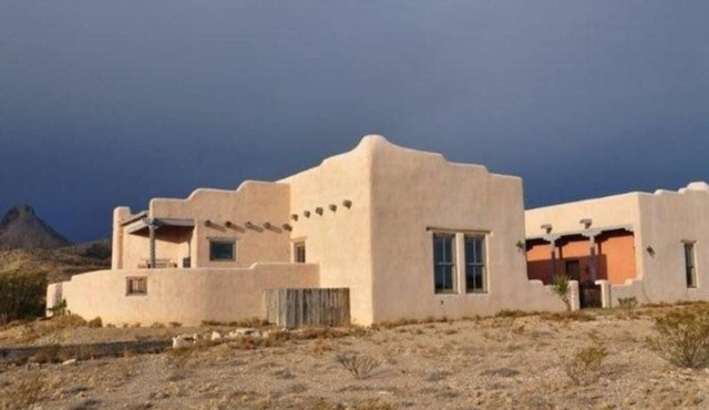 Dos Corazones: Exquisite Southwestern Adobe Home in Alpine