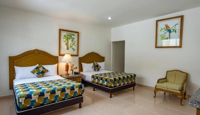 Double Room Poolside Mérida Getaway with Terrace, WiFi & Family-Friendly Comfort