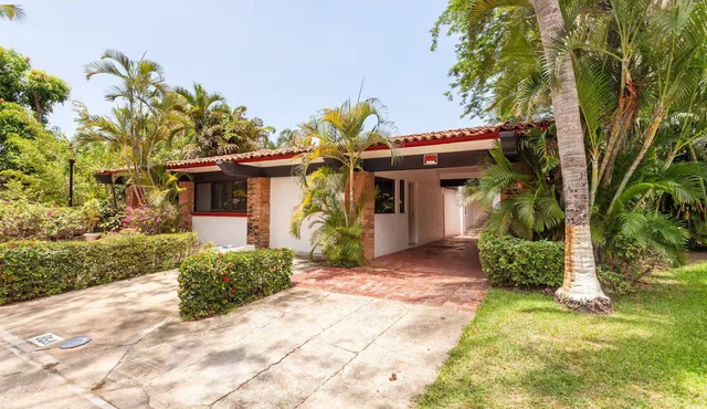 Entire home in Acapulco, Mexico, Home inside golf course/hotel.