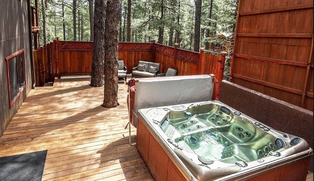 Eternal Treehouse | Hot Tub, Outdoor Paradise, Entertainment & Scenic Pine Views