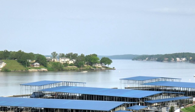 Executive 3 Bedroom Condo. Amazing Lakefront Views. Top Floor. No stairs. in Osage Beach