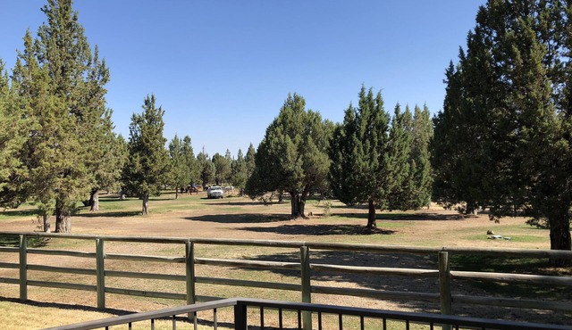 Fabulous Eagle Crest Resort Juniper Meadow, Private Hot Tub, Golf Course, Pool in Redmond