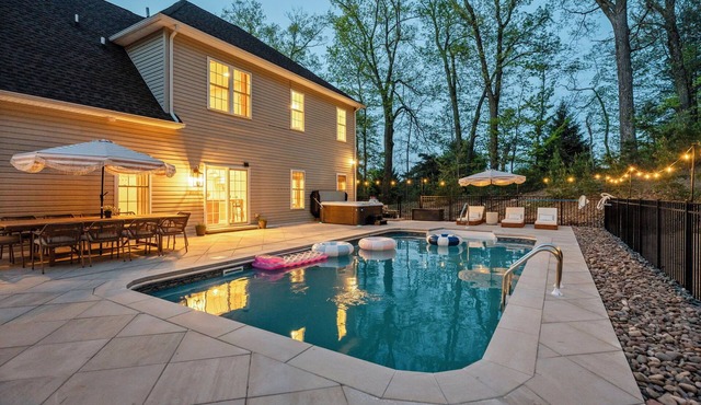 Fallen Pines Villa - Pool, Hot Tub, Pickleball in Elysburg