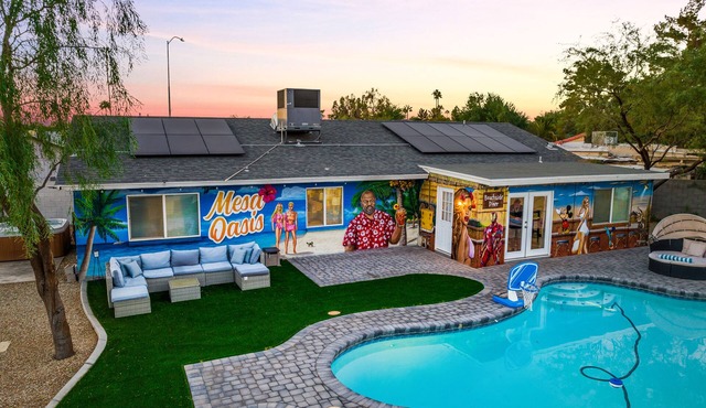 Free Heated Pool, Game Room, Mini-Golf, BBQ, Lux Home