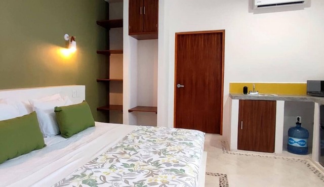 Garden, Air, 1 Block to Beach, Kitchenette, C4