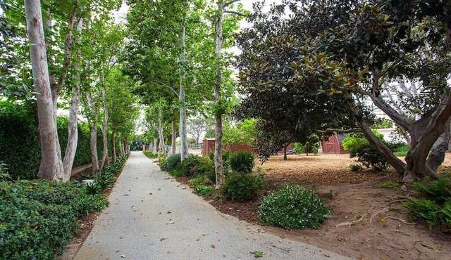 Gated 3 bedroom 3.5 bathroom home in Malibu with pool!