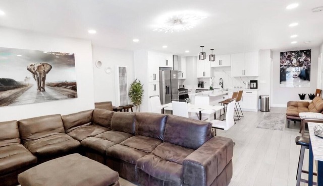 Gillespie 1059 unit C 3bed 2 bath by SD Stay in Spring Valley