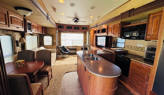 Glamping in Paradise, Resort living with beautiful views