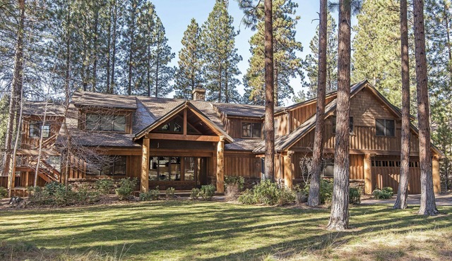 GM167 | Stunning,Luxury Log Home with enough room for the entire family. in Black Butte Ranch