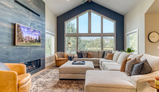 Golf-Front Luxury | 3 King Suites | Private Hot Tub | Eagle Crest Resort in Redmond