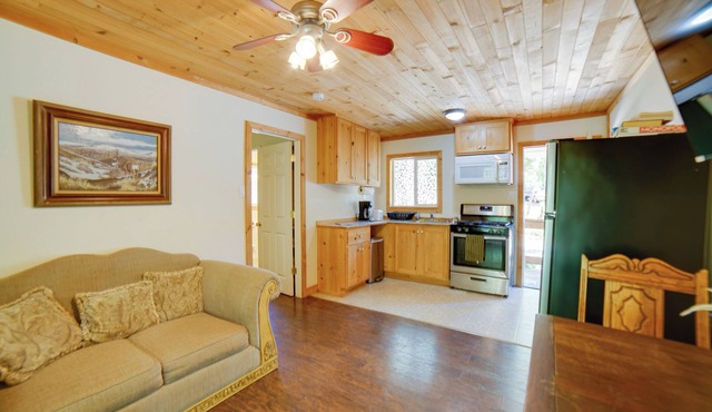 Golf & Hike: Cobb Mountain Cabin in Scenic Forest! in Cobb