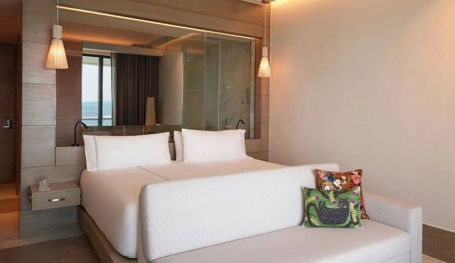 Golfside Beach Retreat with Spa & Swim-Out Accommodations