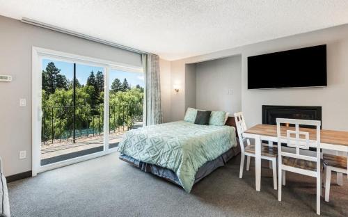 Ground Floor Studio On The Riverfront in Bend