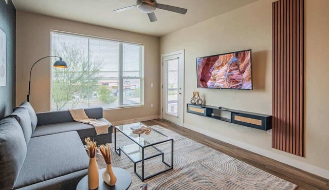 Group-Friendly Apt with Pool,Gym,Parking,WD,Balcony in Tempe