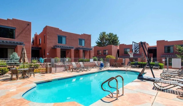 Group Vacation Destination! 4 Spacious Units, Pool, Kitchen, Parking