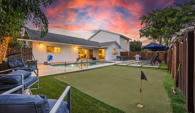 Heated Pool * Putting Green * 5 min from Beach! in Deerfield Beach