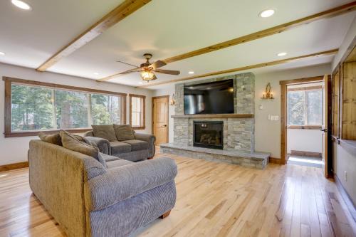 Hike, Ski & Explore! Spacious Home in Twin Bridges in Twin Bridges