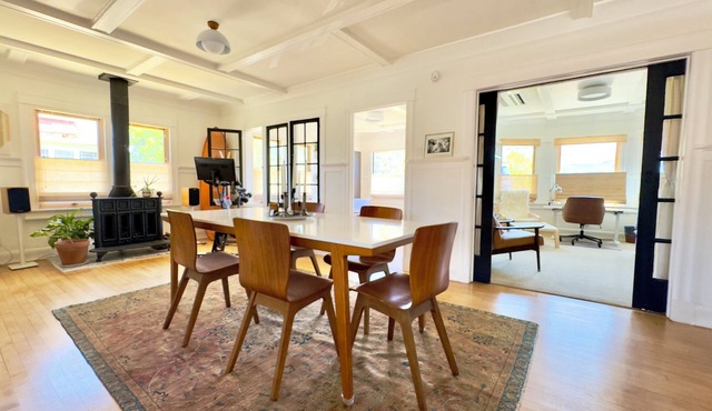 Historic & sunny beachside 2br with modern comforts