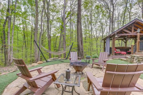 Hocking Hills 'Social Distance Cabin' w/Hot Tub in Laurelville