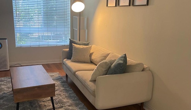 Holiday in LA - 1br with Free parking, Laundry, Pool in Los Angeles