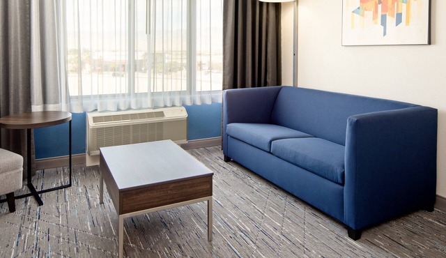 Holiday Inn Express & Suites Palm Desert - Millennium by IHG