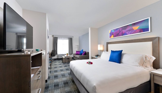 Holiday Inn Express & Suites San Diego - Mission Valley by IHG in San Diego
