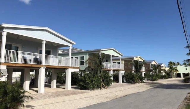 🌸Home(#5) “AFTER DUNE🍹DELIGHT”(-approximately 50 ft from Private beach entrance)🌸 in Marathon