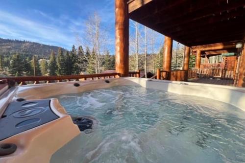 Hot Tub-Fire pit under the stars at Panguitch Lake in Panguitch