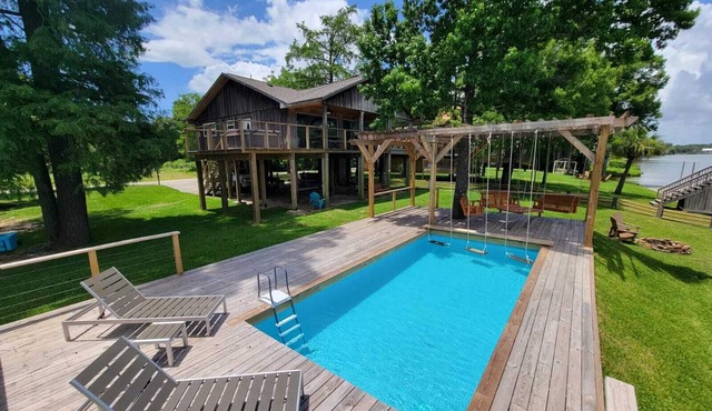 Houston Riverfront Getaway house with pool and hot tub in Houston