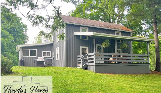 Howdy's Haven-Peaceful getaway in the Hocking Hills. 23 shared acres with host. in Logan