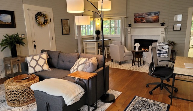 Ideal for extended stay One month minimum stay Close to Downtown & Attractions in Monterey
