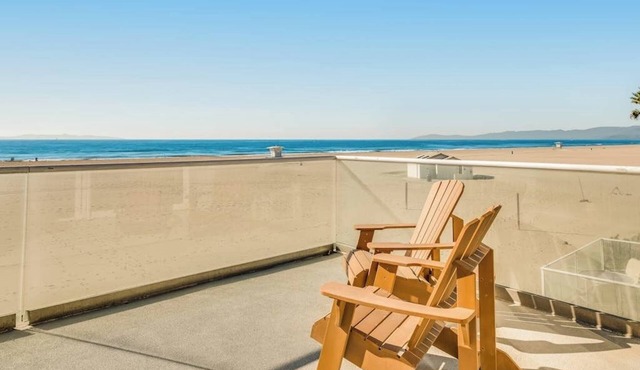 Incredible beachfront home with furnished patio, balcony & free WiFi in Oxnard