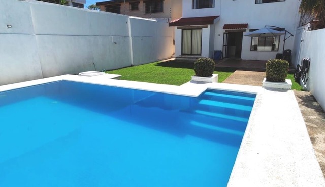 Incredible house with pool and garden in Cancún