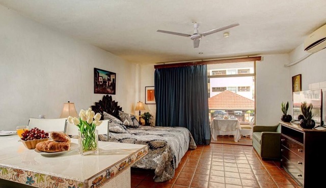 Jr Suite in the Romantic Zone of Puerto Vallarta, 1 min Walk to the Beach