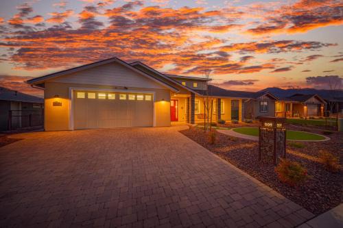 Kindra Heights - A Modern Verde Valley Wine Retreat
