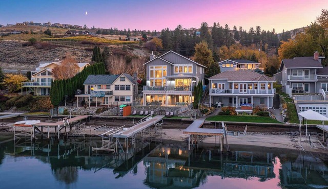 Lake Chelan Minneapolis Beach Waterfront w/dock! in Chelan County