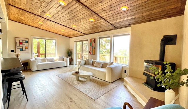 🌲Lake View Nature House with Theatre, Game Room, and Gym🌲 in Klamath Falls