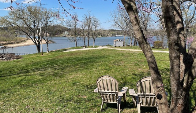 Lakefront, private dock on cove near HaHa Tonka, Ballparks National Park, kayaks in Camdenton
