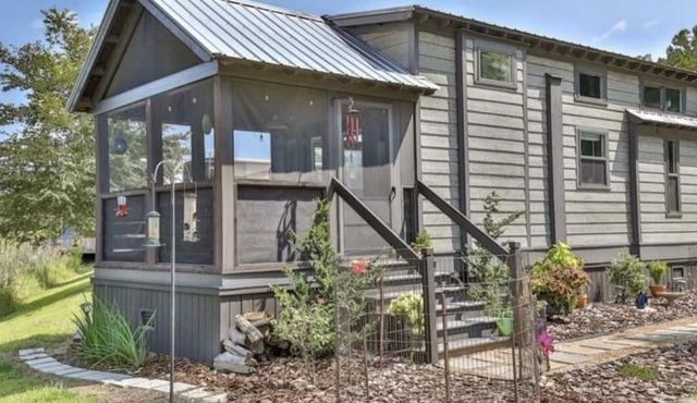 LakeFront Tiny Home MINUTES to Downtown Blue Ridge in Morganton