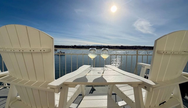Lakeside Paradise - Hot Tub, Dock, 5bdrm, Firepit