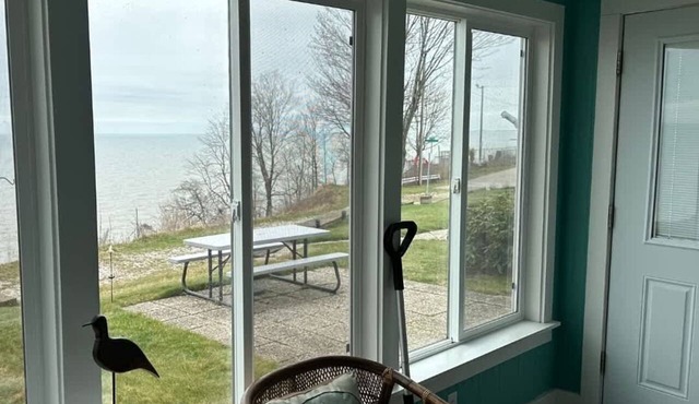 Lakeview - Cottage with scenic view of Lake Erie in Ashtabula
