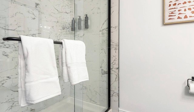 Landing | Chic 1BD, Yoga Studio, Gym in St. Louis