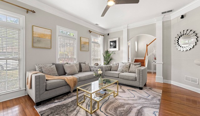 Large Lux Modern Home – Downtown, Aquarium, Zoo, Mountain & Stadiums Sleep 10 in Avondale Estates