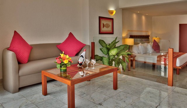 Las Brisas Huatulco – All Inclusive